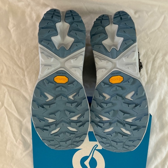 HOKA NEW Women Anacapa 2 Mid GTX(Size: 7.5) - Picture 4 of 8